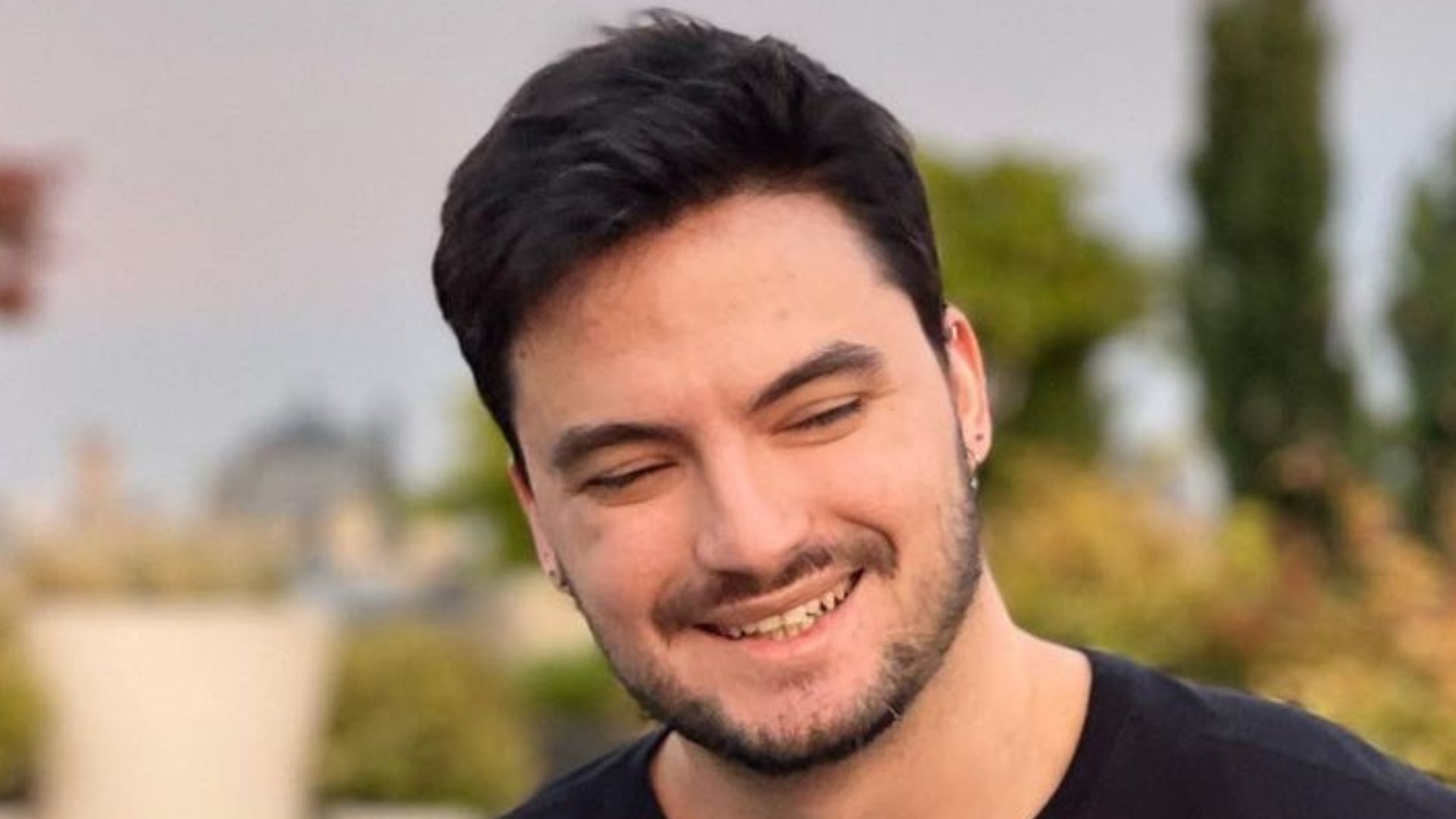 Saradão! Felipe Neto surpreende ao exibir abdômen trincado após meses treinando