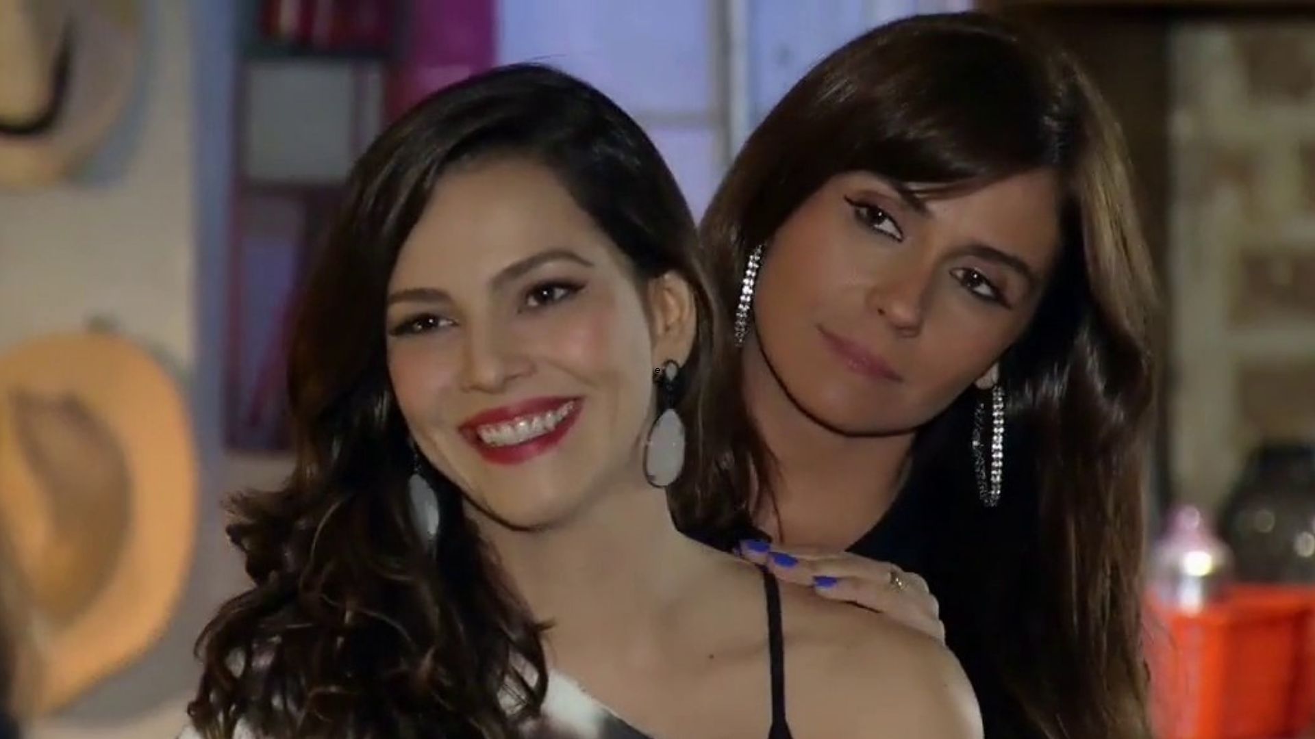 Giovanna Antonelli relembra par romântico com Tainá Müller de ‘Em Família’: “Orgulho de amar”