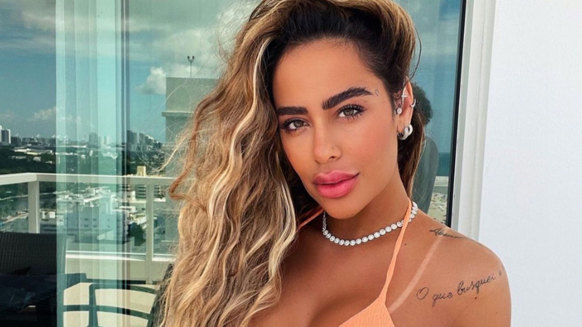 Irmã gata de Neymar surge em foto rara de biquíni e mostra novo corpo: “Sequinha”