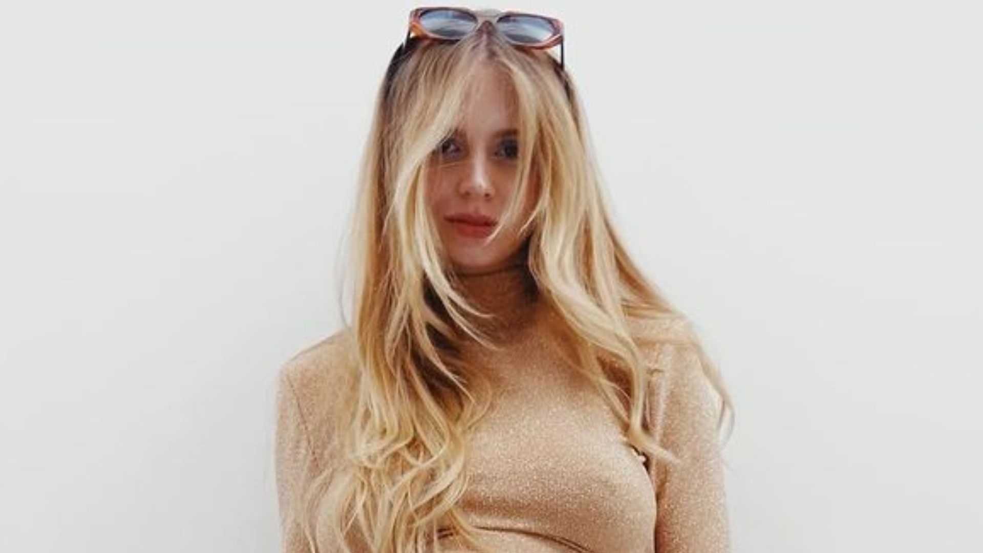 Isa Scherer elege vestidinho curto e mostra barrigão no sexto mês: “Deusa”