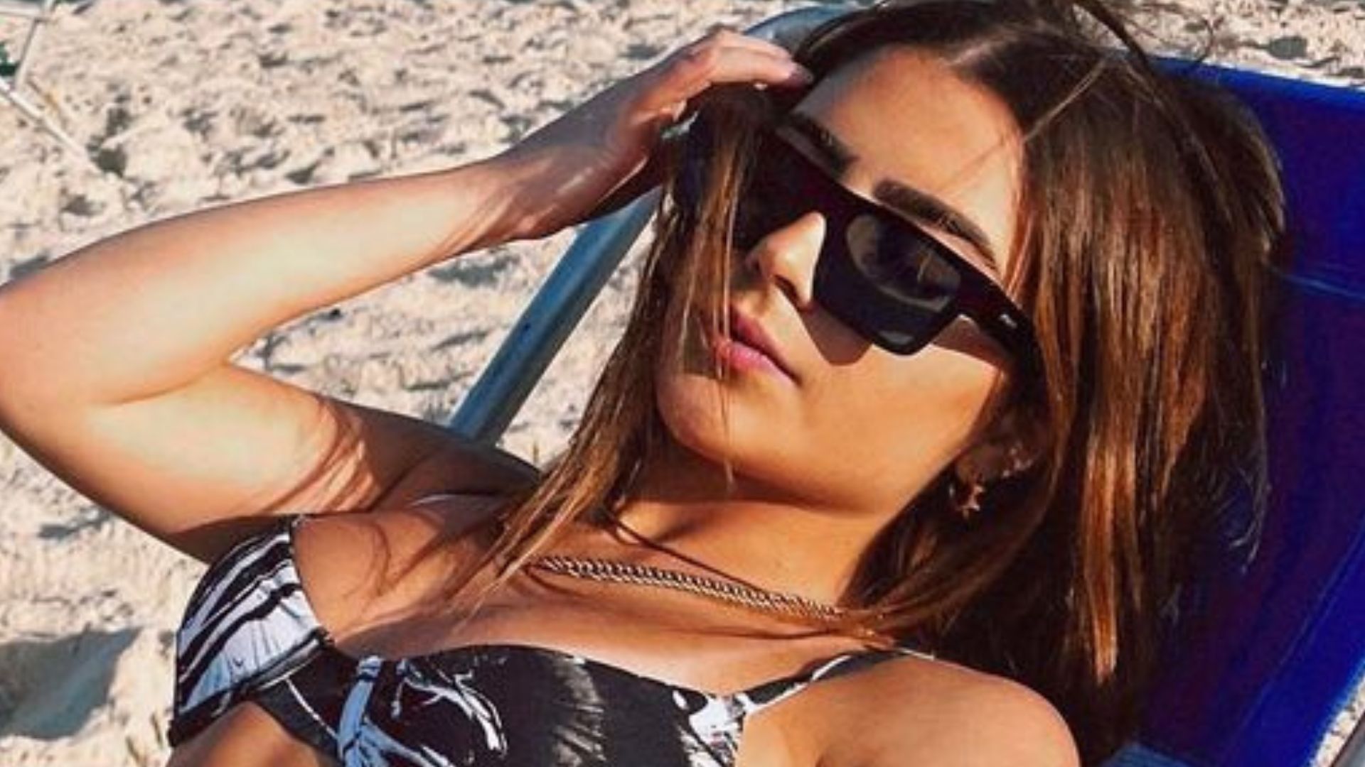 Jade Picon se bronzeia de biquíni cavado e tanquinho rouba a cena: “Delícia”