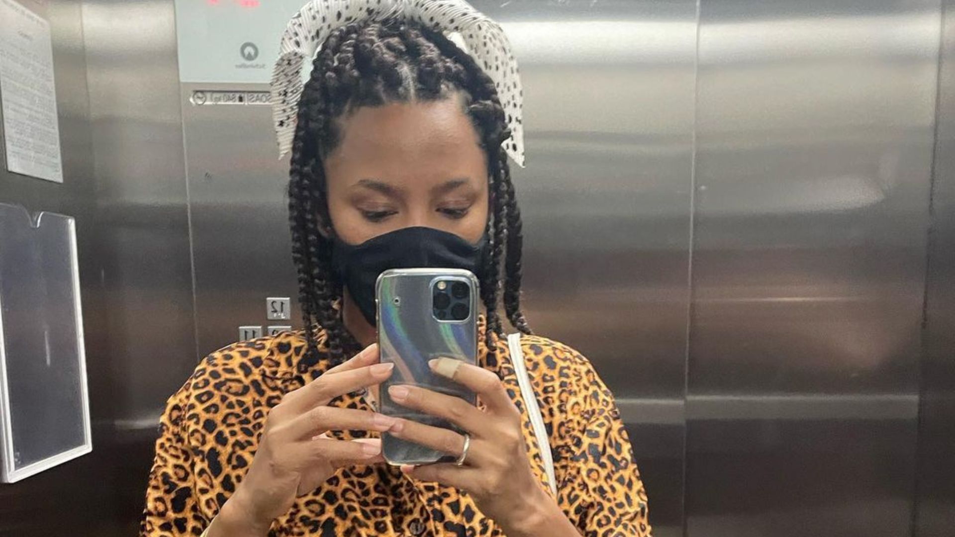 Gravidinha, Jéssica Ellen mostra barriga em crescimento e se apaixona: “Oi, neném”