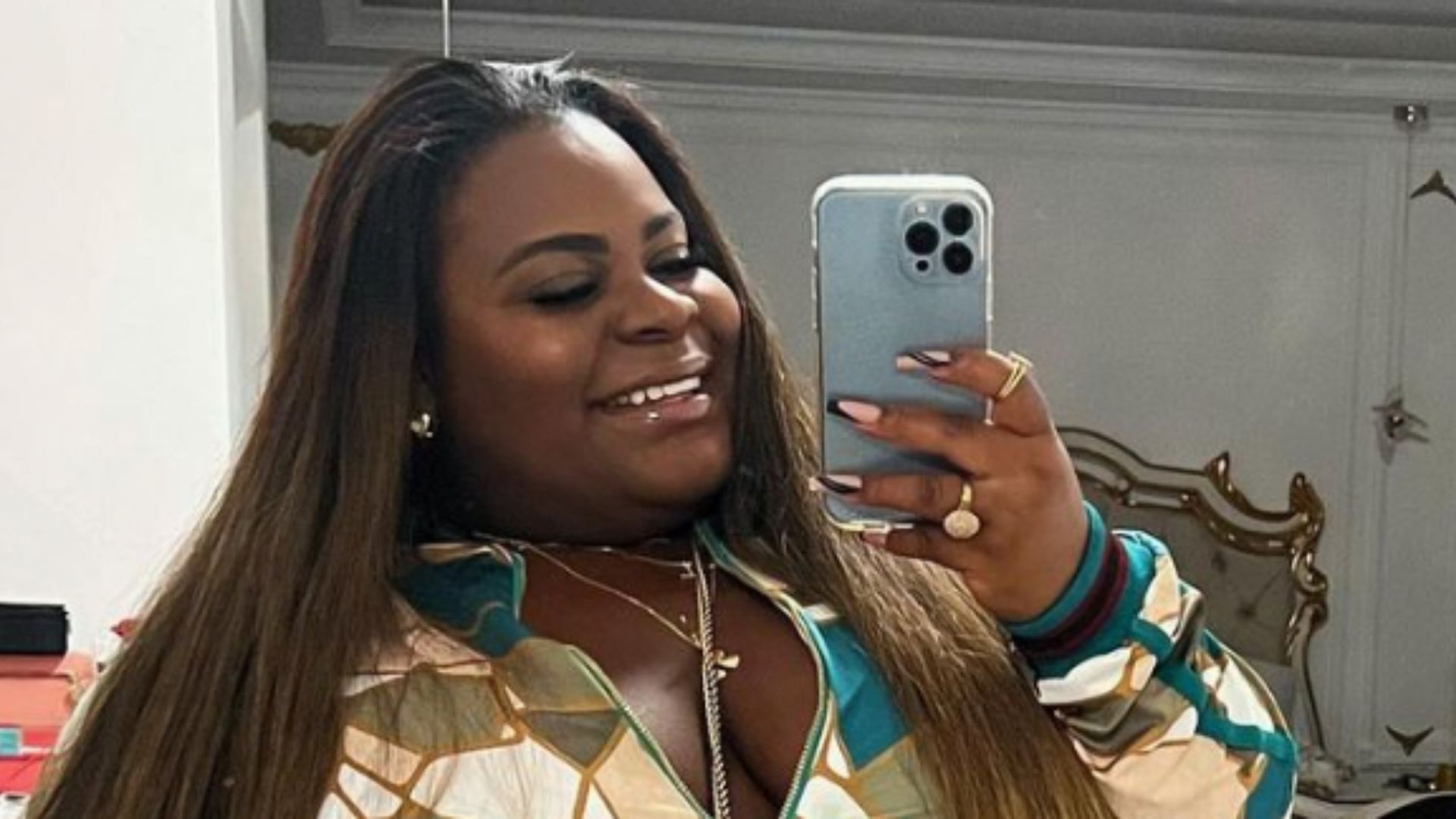 Jojo Todynho choca ao posar com macacão coladinho, bolsa de grife e decotão: “Tá magra”