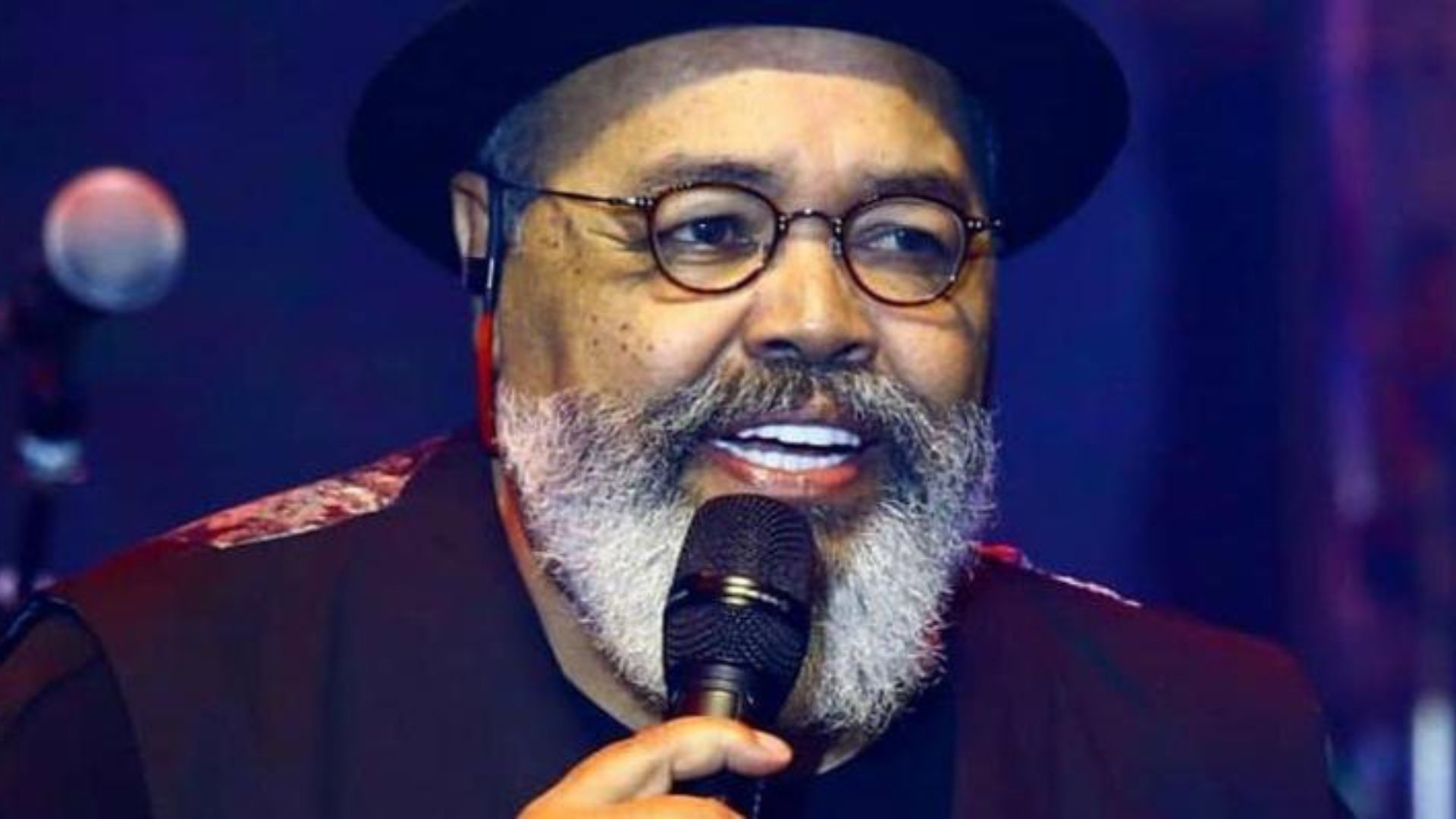 Internado no Rio de Janeiro, Jorge Aragão passará por cirurgia delicada