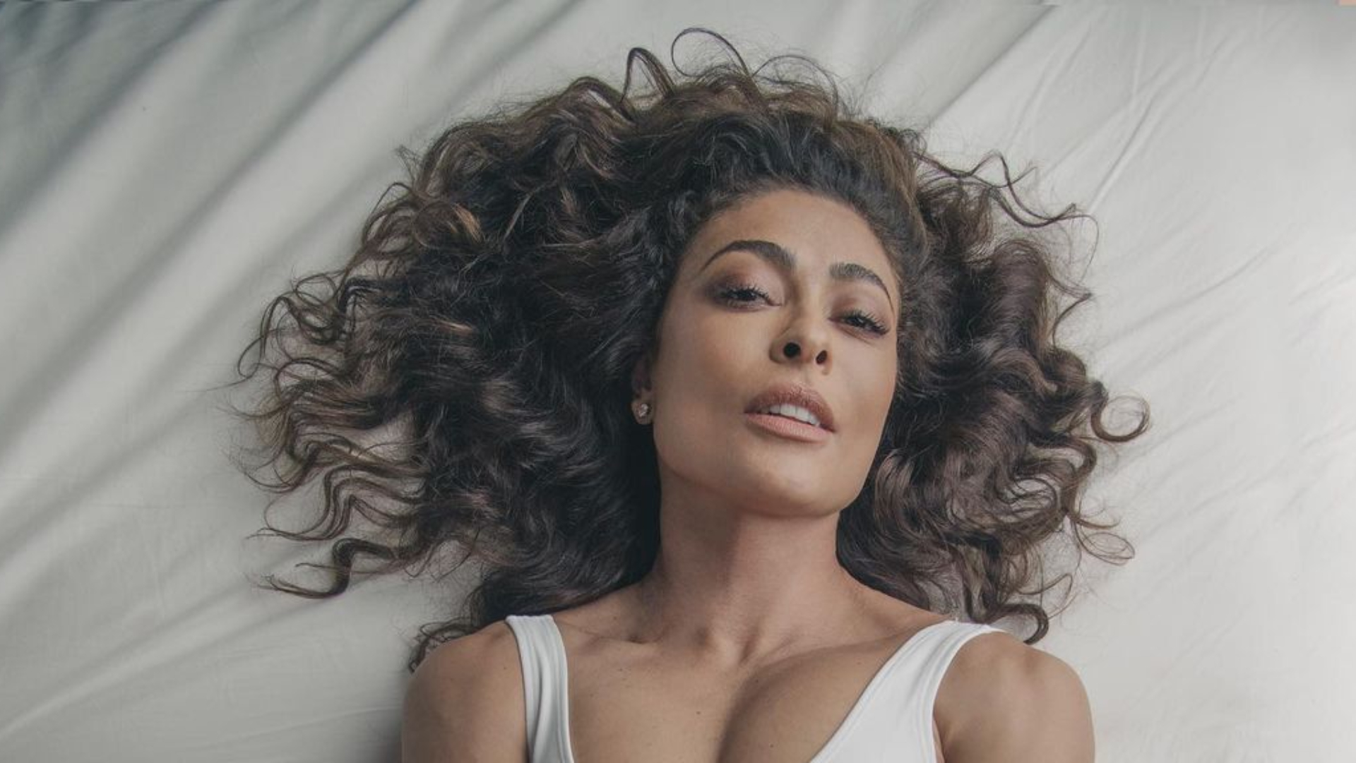 Em sequência de cliques picante, Juliana Paes abre a calça e provoca fãs: “Gata”