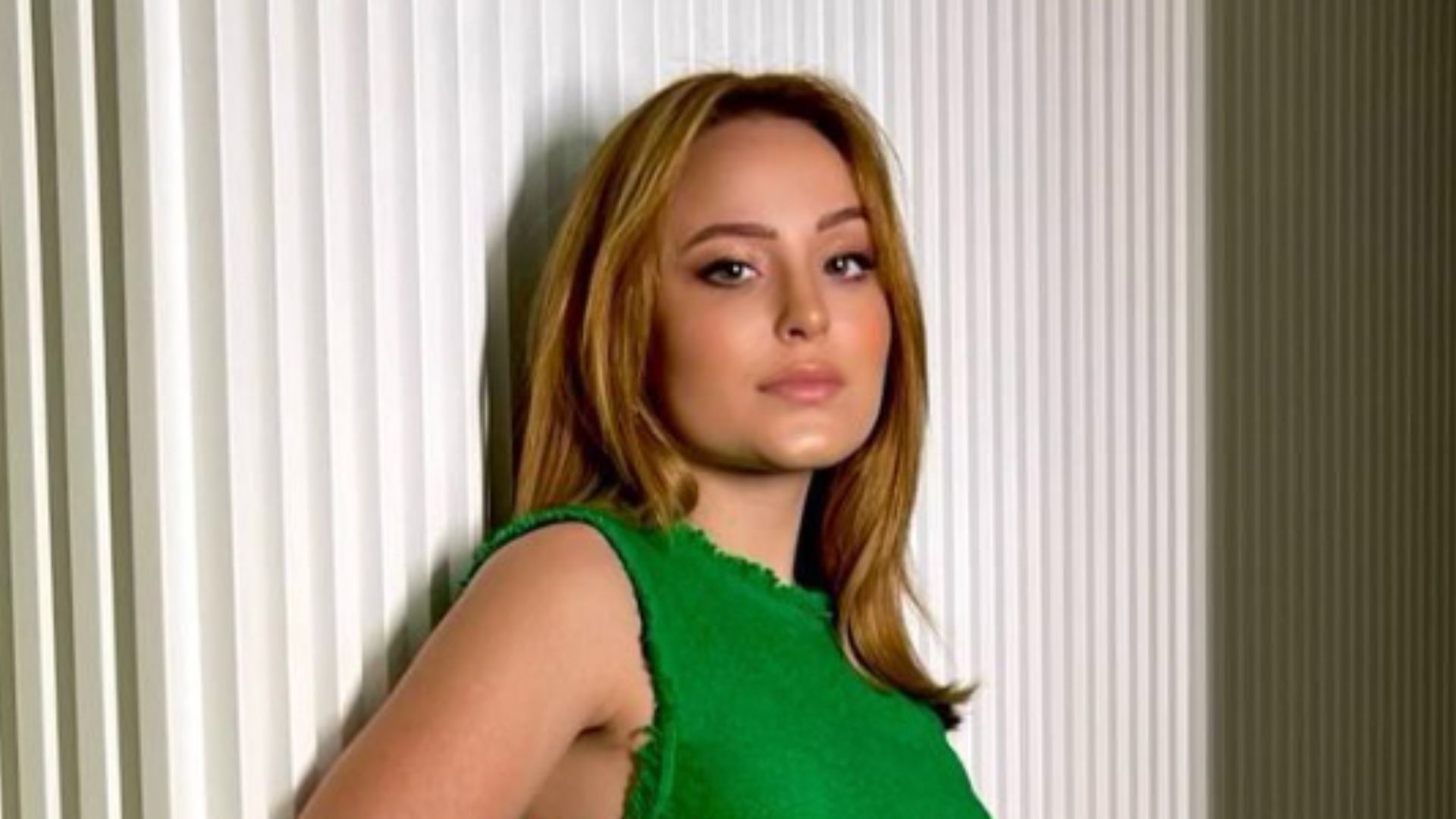 Larissa Manoela sensualiza a bordo de vestido curtíssimo e saltão: “Espetáculo”