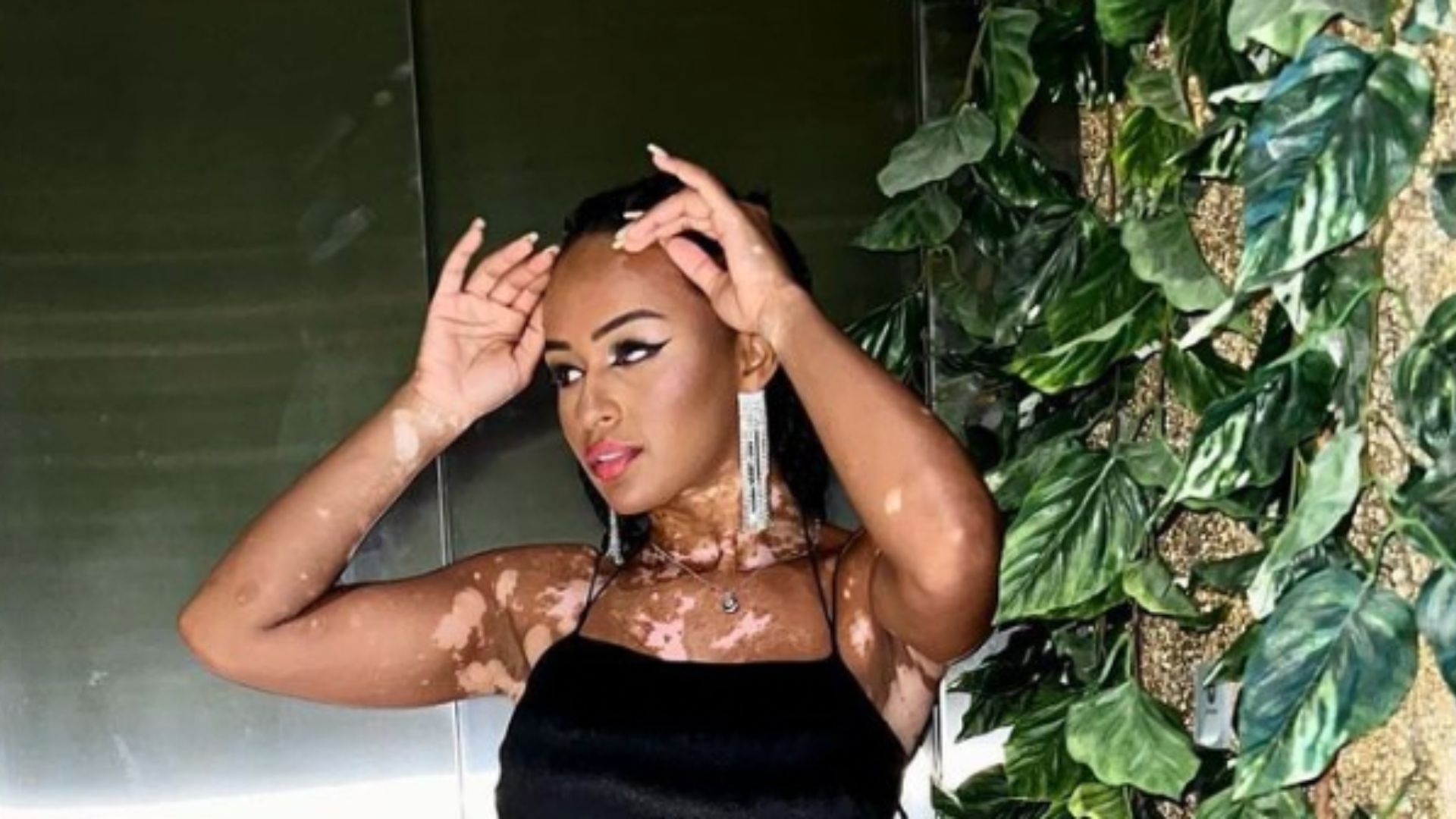 Ex-BBB Natália posa com vestidinho sem roupa íntima e dispara: “As pessoas mudam”