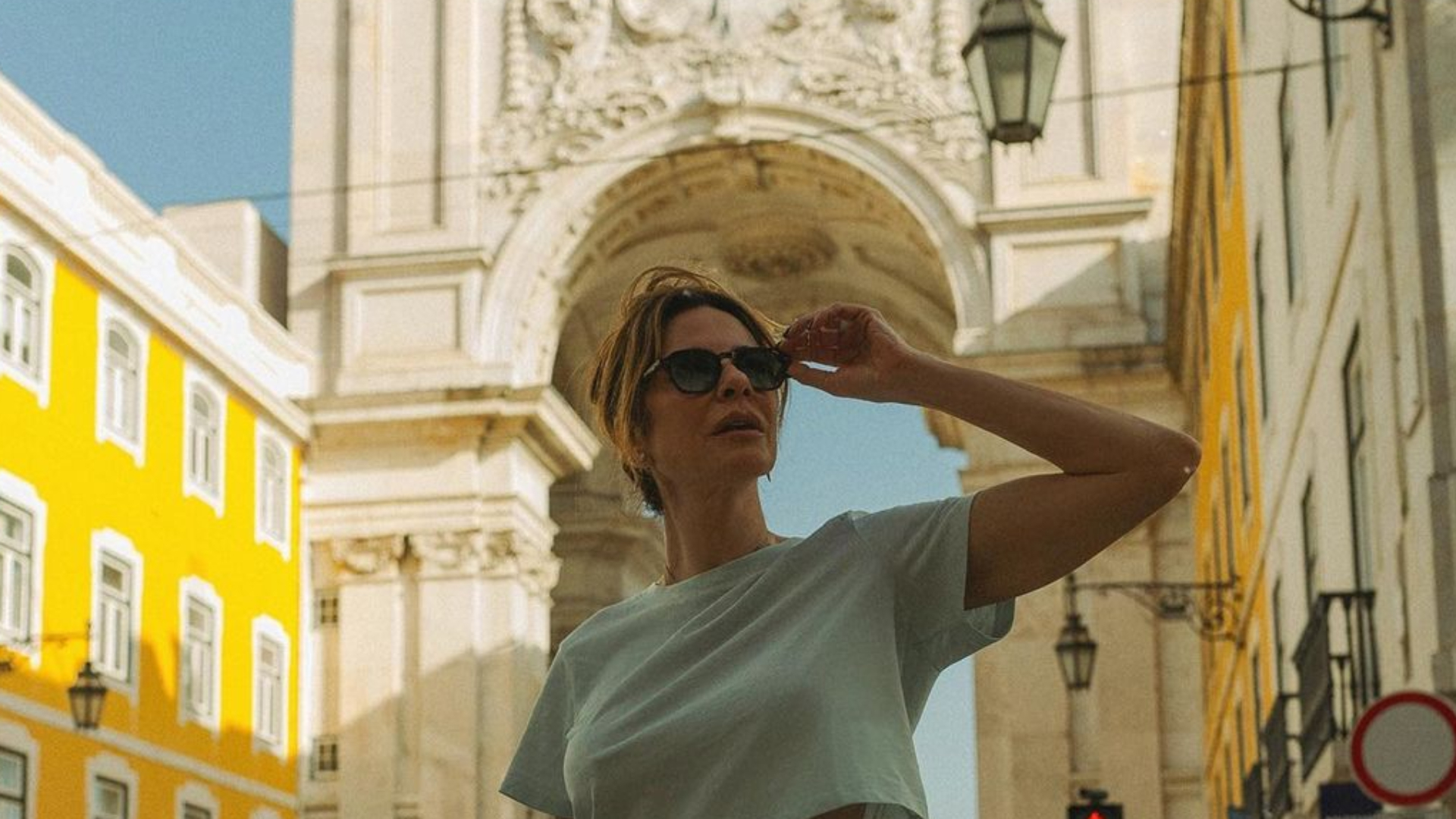 Aos 52 anos, Luciana Gimenez exibe barriga negativa e abdômen trincado: “Deusa”
