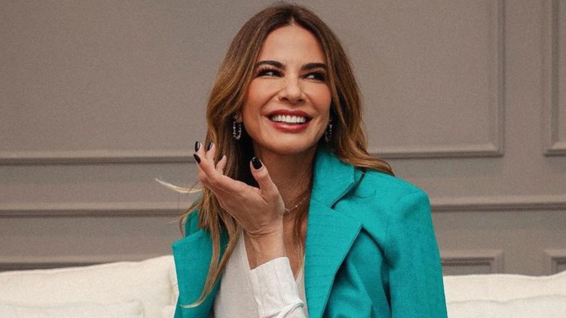 Em Portugal, Luciana Gimenez se derrete pelo namorado em declaração: “Grande amor”