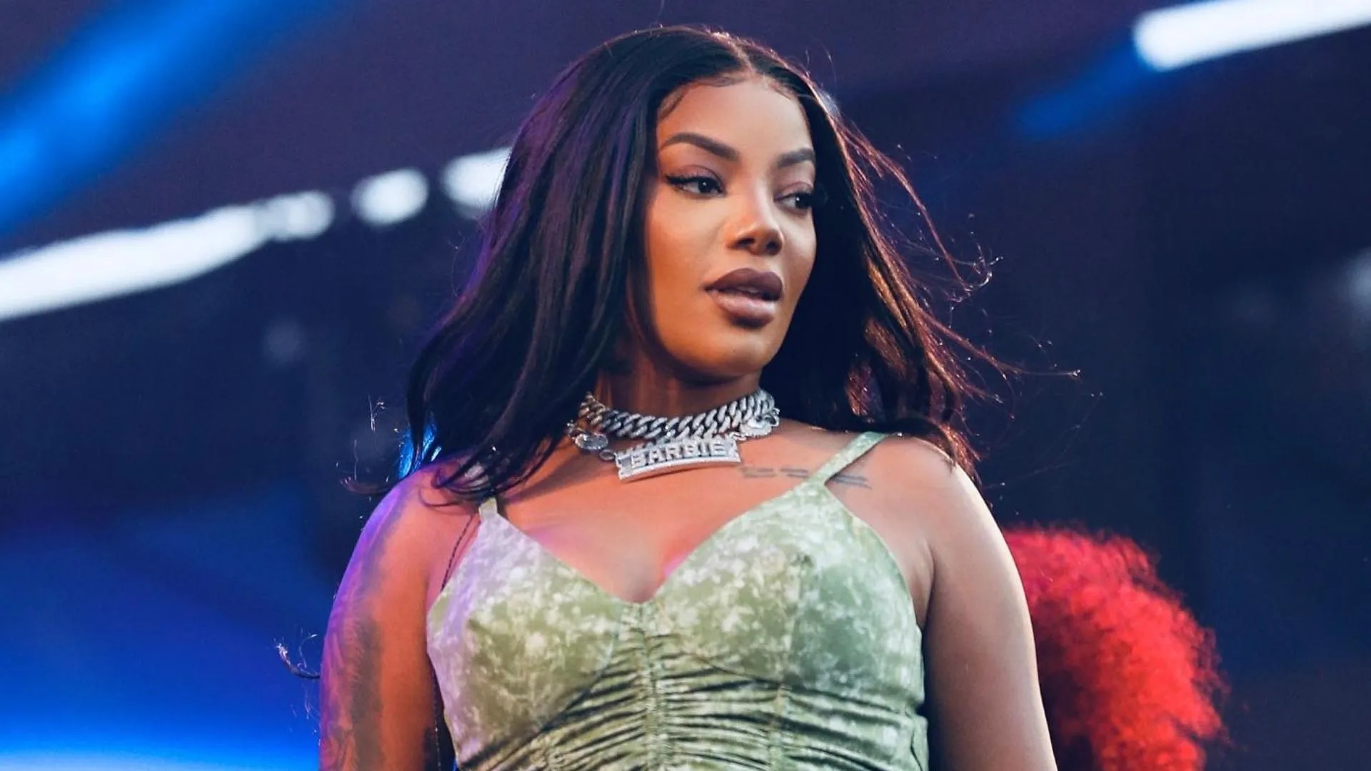 Promotora se manifesta e pede cassação do cachê de Ludmilla após “fazer o L” em show