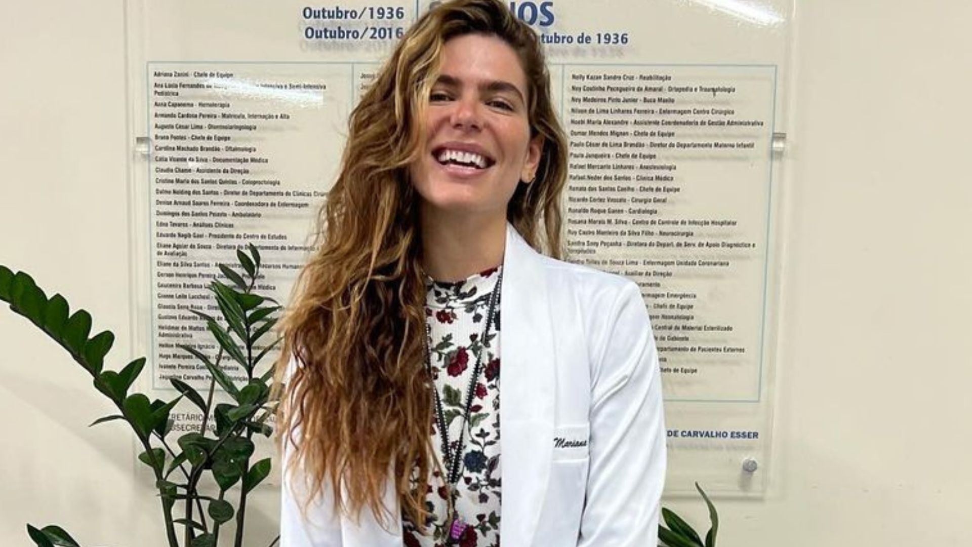 Mariana Goldfarb se forma e agradece ajuda de hospital público: “Fui abraçada”