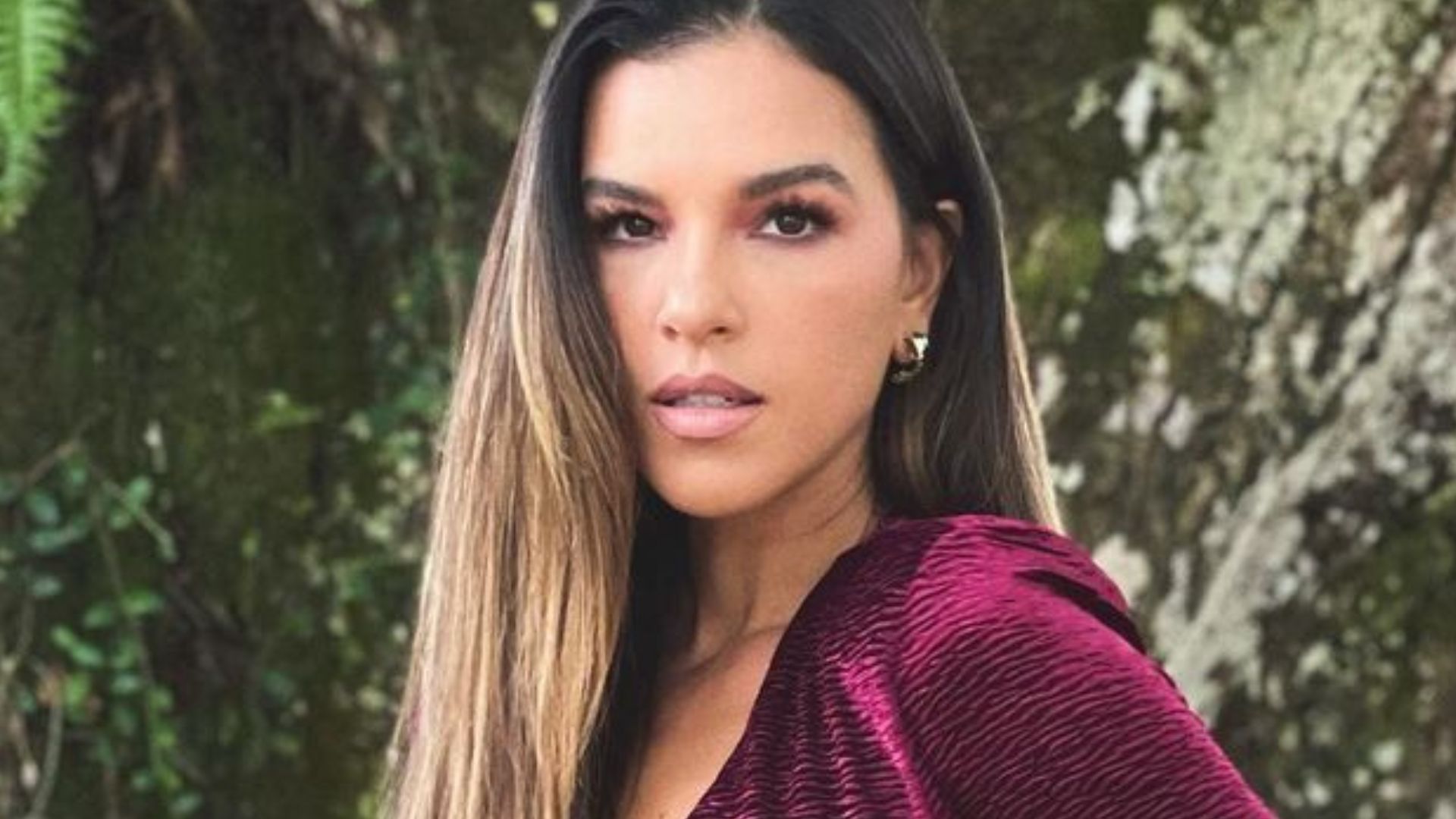 Mariana Rios elege conjuntinho ousado e deixa abdome chapado de fora: “Musa”