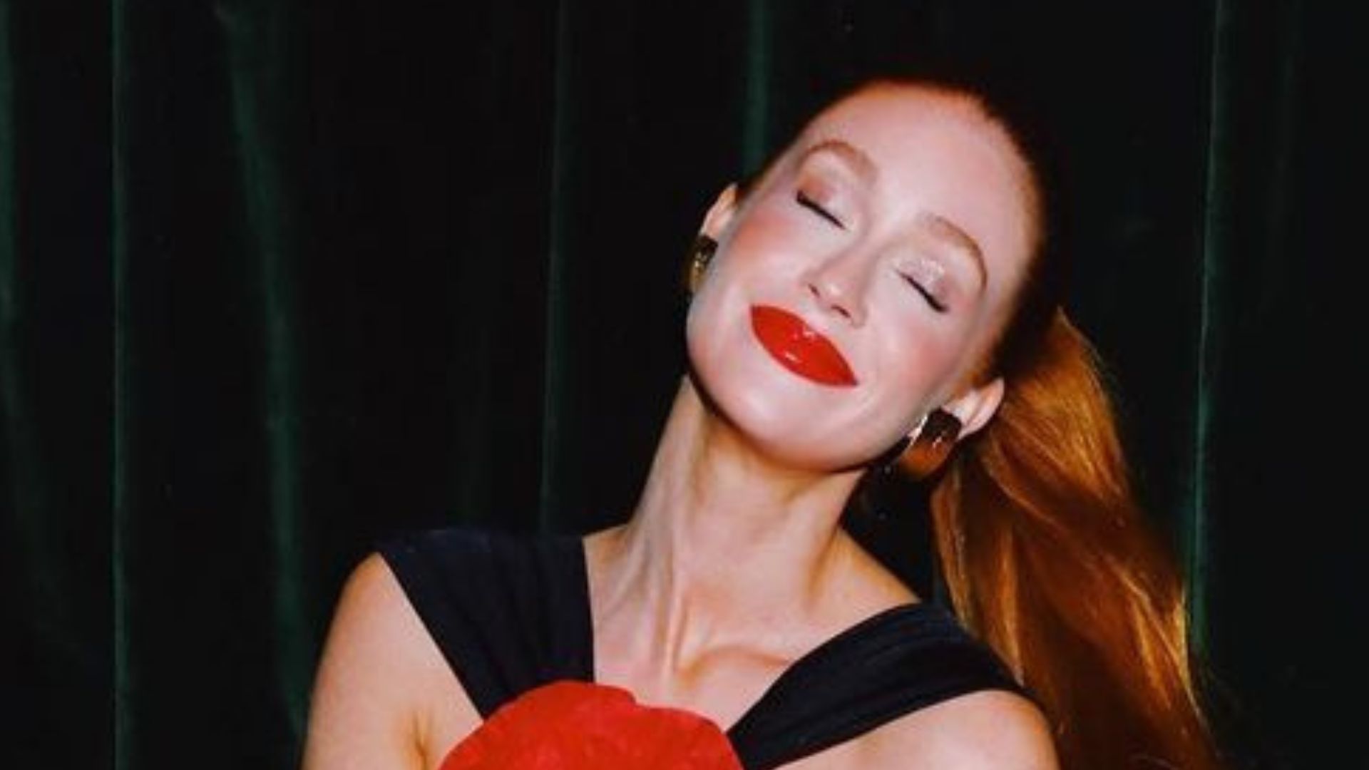 Marina Ruy Barbosa curte aniversário com look coladinho e impressiona: “Que mulher”
