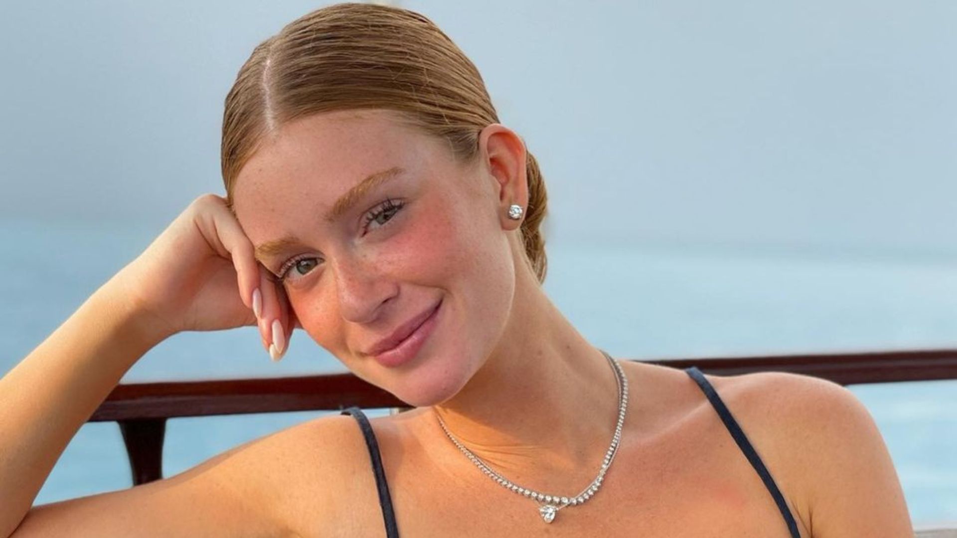 Marina Ruy Barbosa mergulha de biquíni e bumbum arrebitado choca: “Deusa”