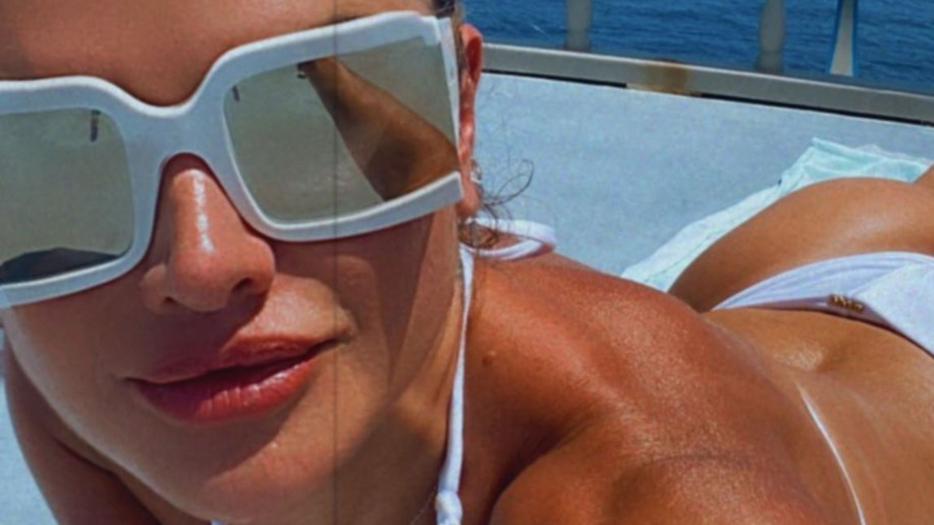 Mirella Santos atola biquíni fio-dental em clique com bumbum em evidência: “Corpão”