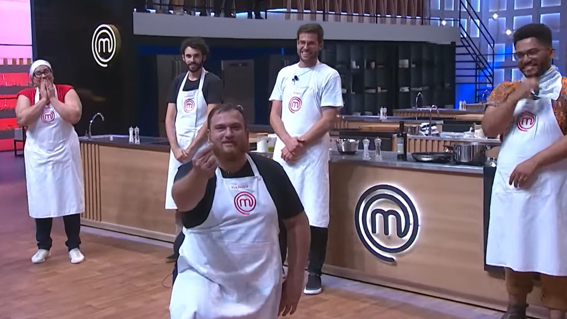 Participante interrompe MasterChef e pede noiva em casamento: “A partir de hoje”