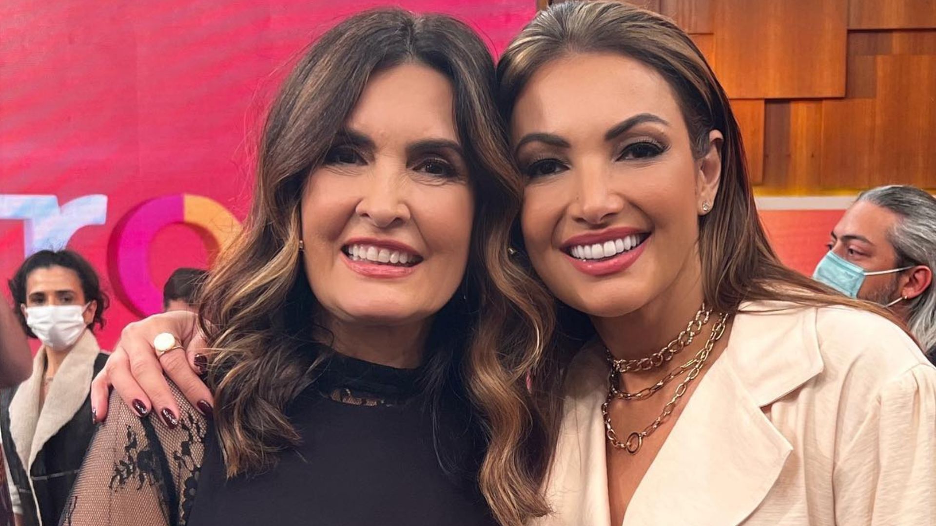 Despedida! Patrícia Poeta surpreende ao homenagear Fátima Bernardes: “Fez história”