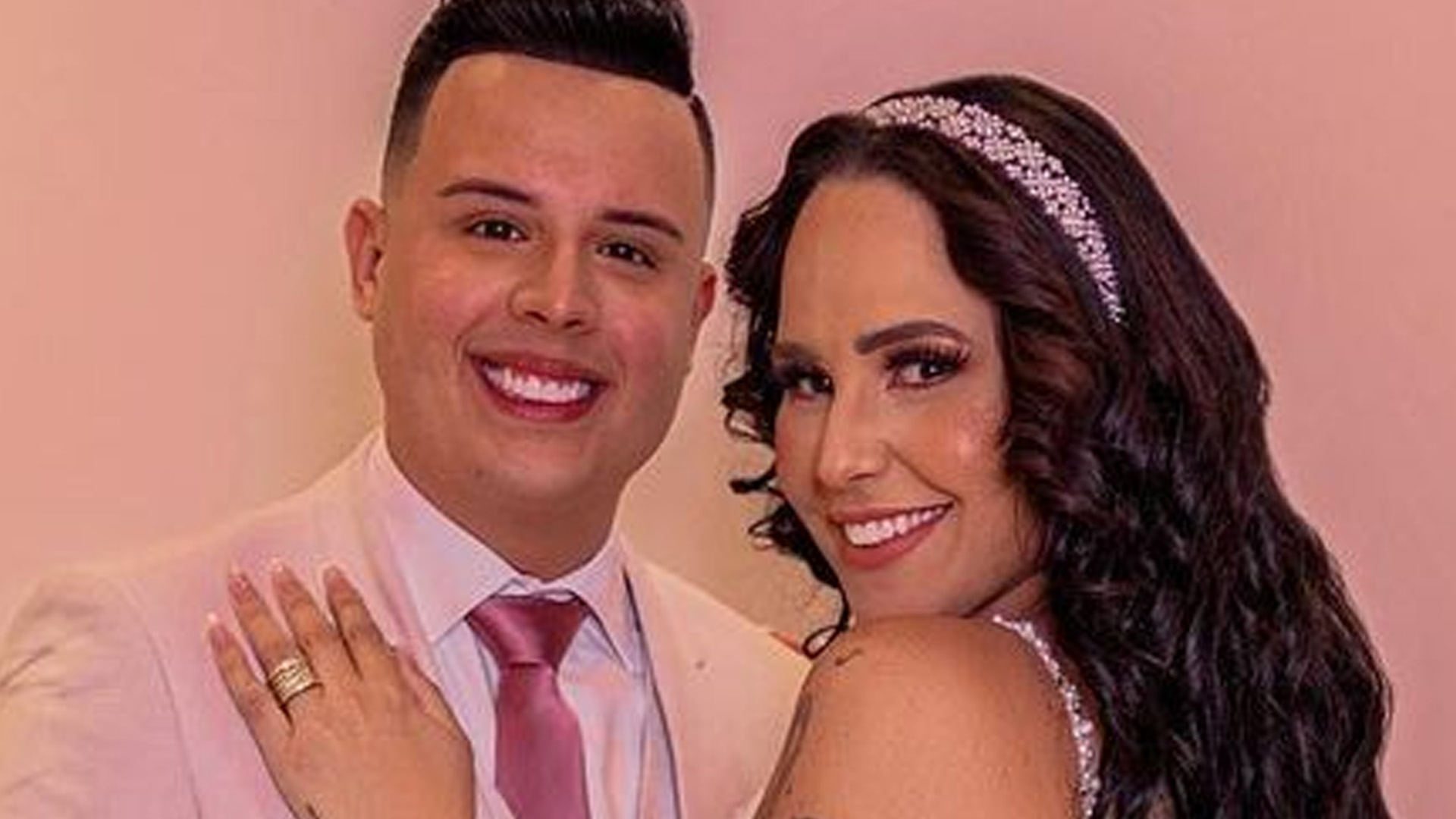 Perlla se casa com aliança de R$ 100 mil em cerimônia íntima: “Felizes para sempre”
