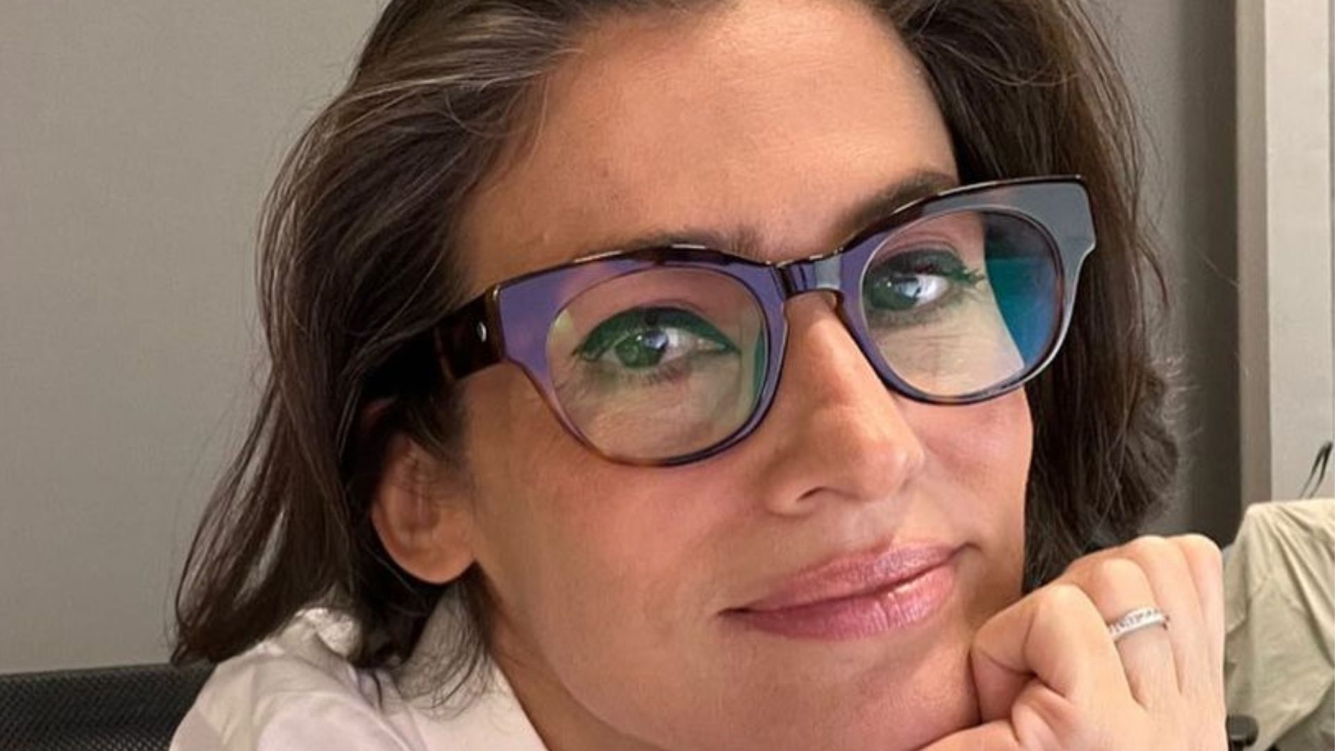 Renata Vasconcellos mostra o filho de moletom e chinelo de dedo em foto rara: “Dia dele”