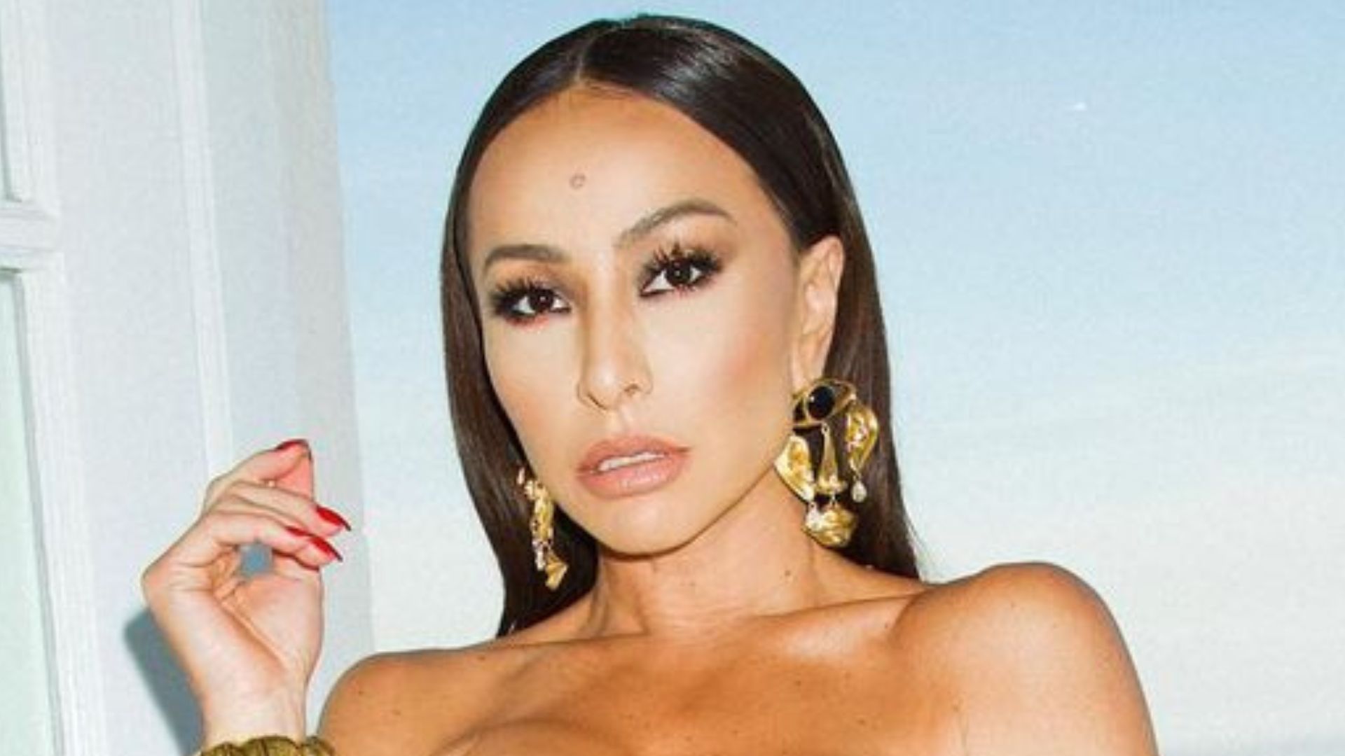 Sabrina Sato arrasa com body cavadíssimo e corpão impressiona: “Que mulher”