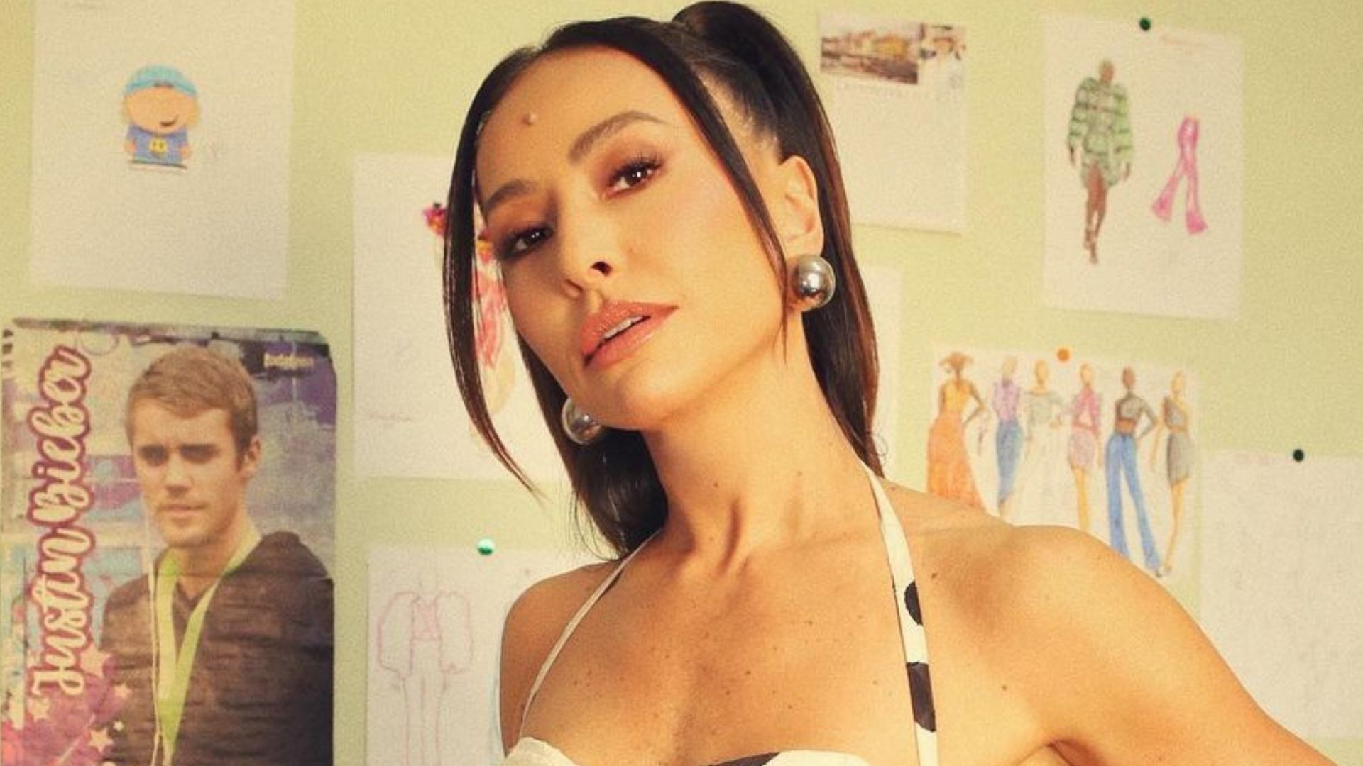 Sabrina Sato elege vestido tubinho e curvas roubam a cena: “Arrasando”