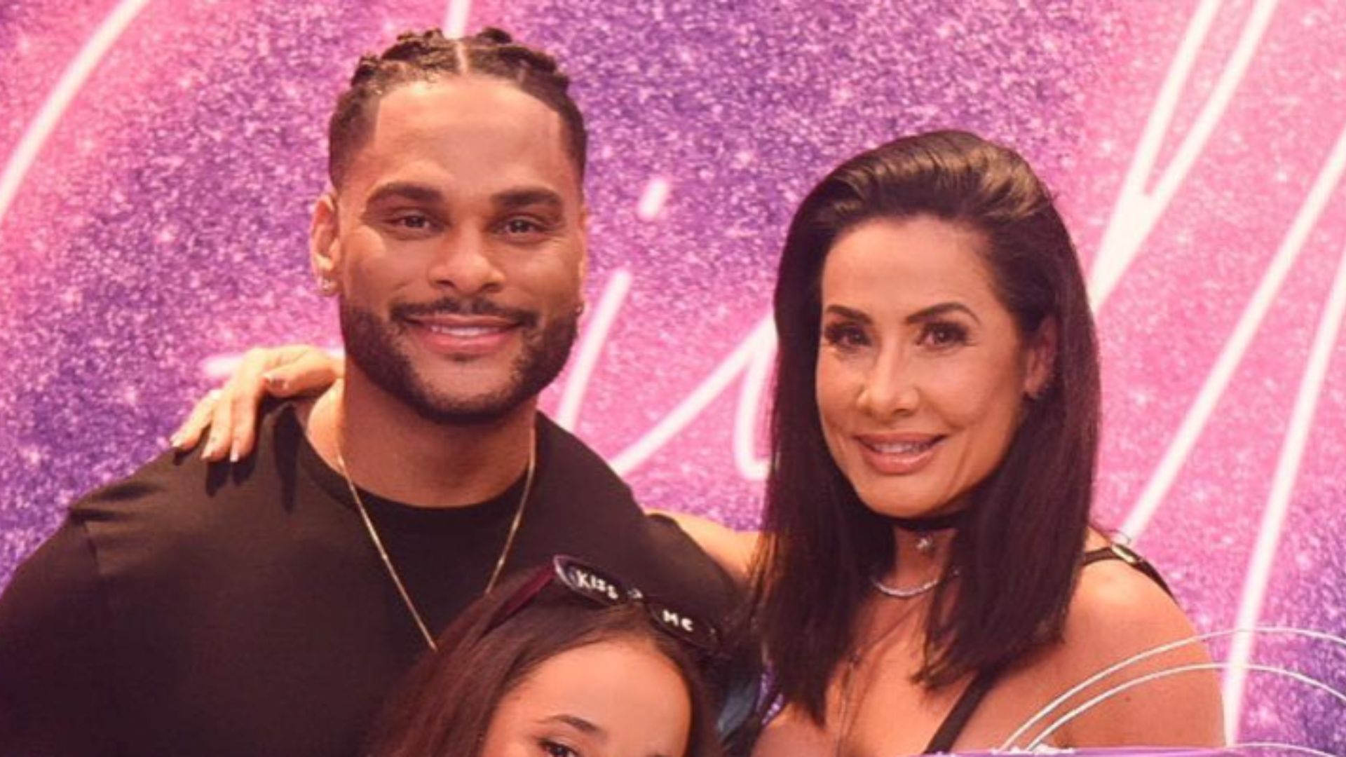 Scheila Carvalho celebra os 12 anos da filha com festa luxuosa: “Família linda”