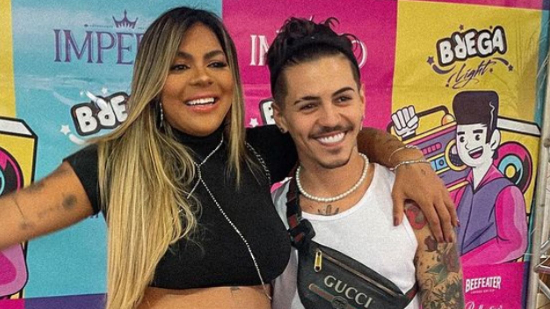 Nova moda? Grávida de Biel, Tays Reis surge com joia em seu barrigão de 9 meses