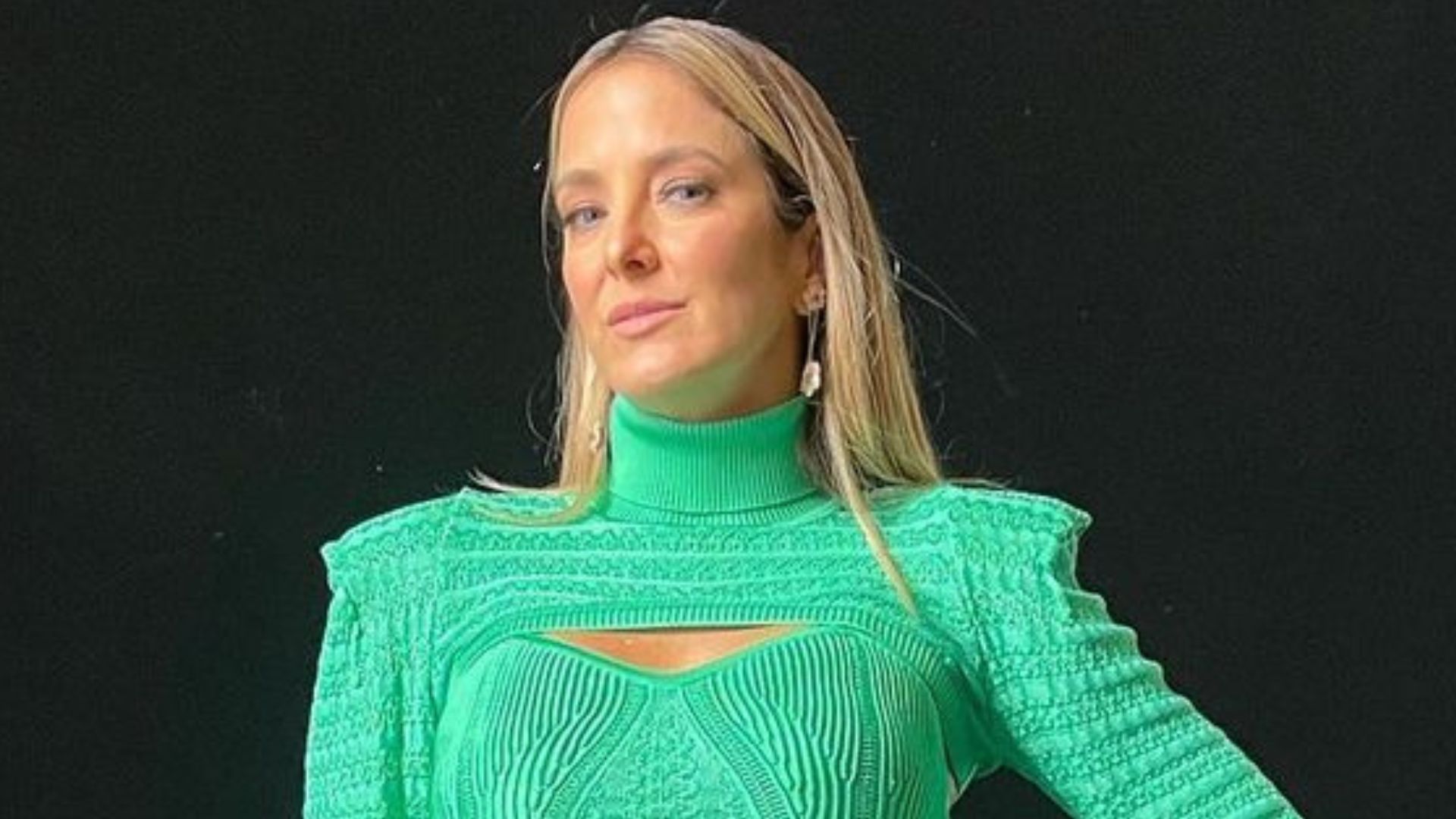 Ticiane Pinheiro arrasa com look elegante e mostra barriga sequinha: “Musa”