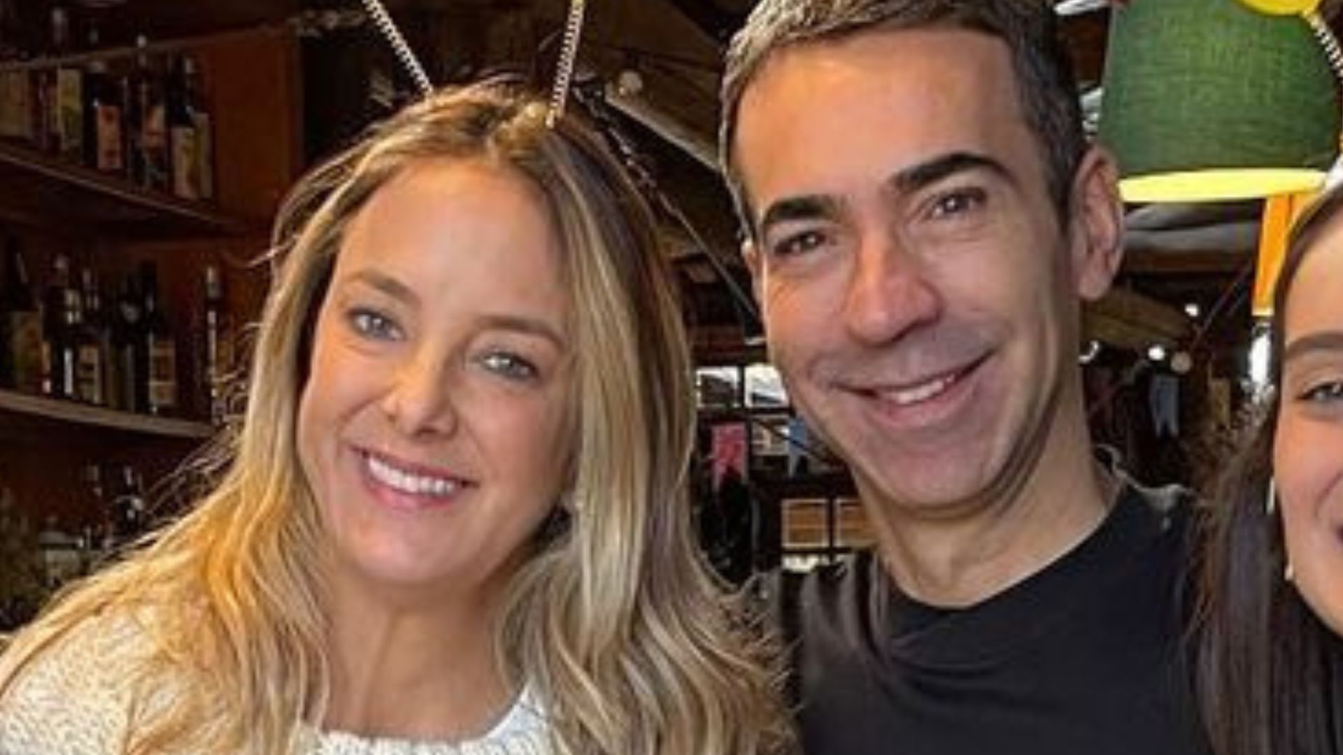 Ticiane Pinheiro e Cesar Tralli surgem coladinhos na família em festa junina: “Feliz”