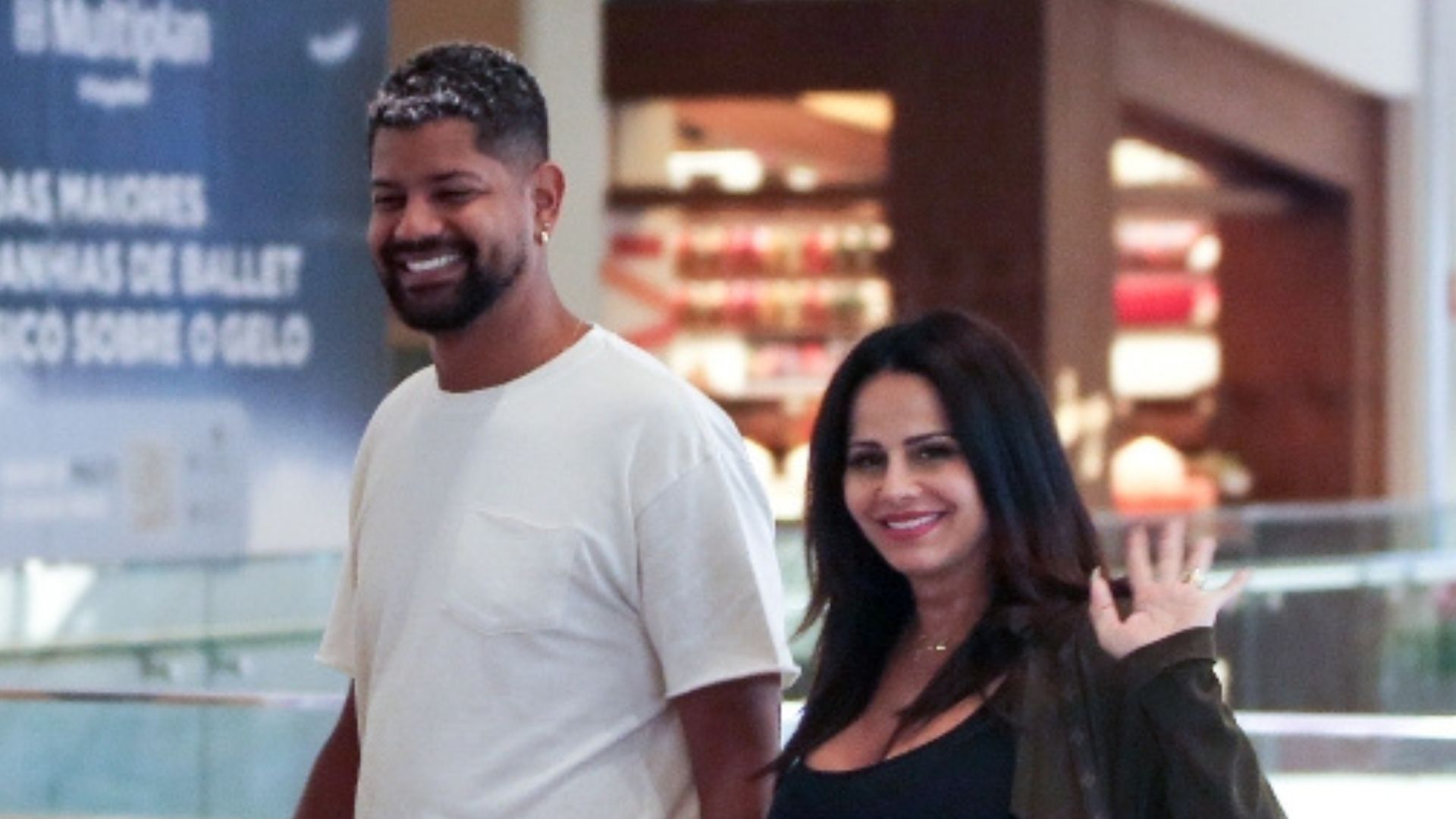 Vem, Joaquim! Viviane Araújo é flagrada com look coladinho e barrigão impressiona