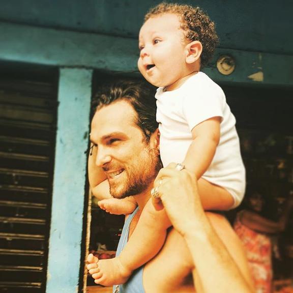 Igor Rickli comemora primeiro ano do filho: “Me ensina por amor”