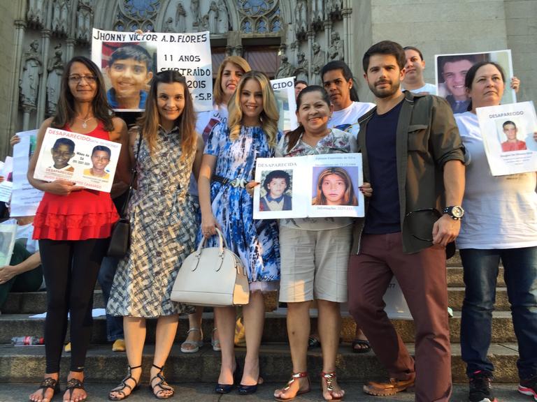 Juliana Baroni grava com ONG Mães da Sé, em São Paulo