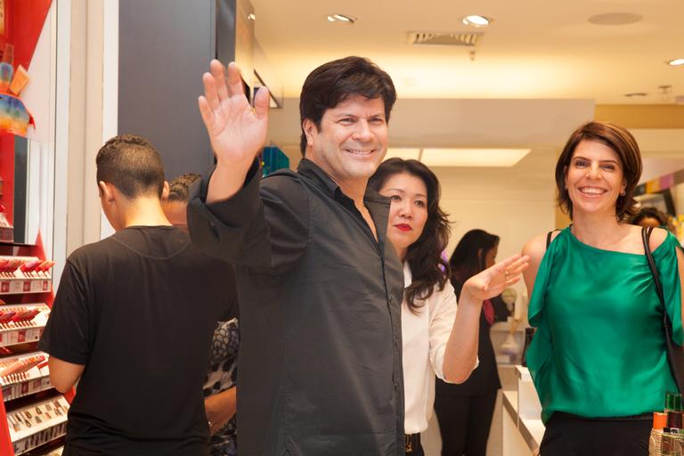 Paulo Ricardo causa alvoroço em shopping