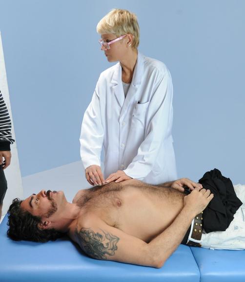 Xuxa grava comercial com o namorado, Junno Andrade