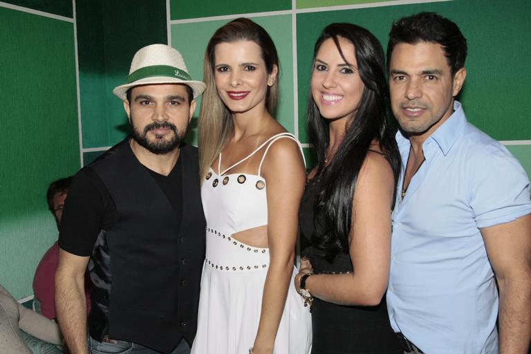 Zezé Di Camargo e Luciano participam de ensaio da Imperatriz