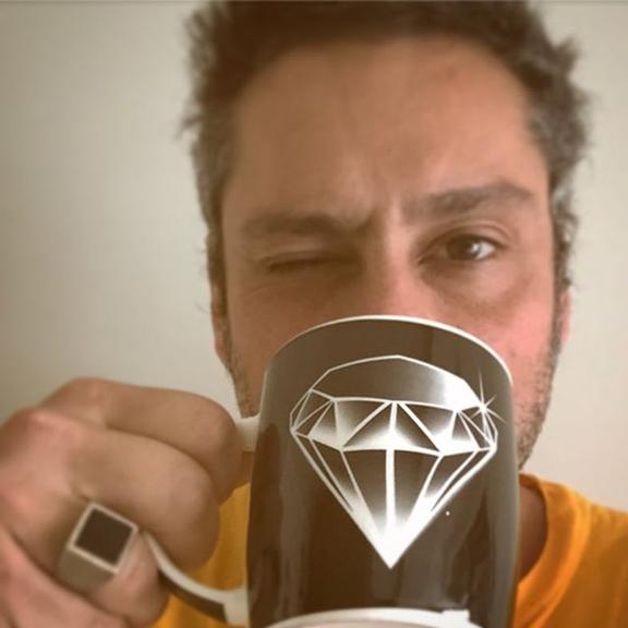 Alexandre Nero comemora vitória de Império no Emmy