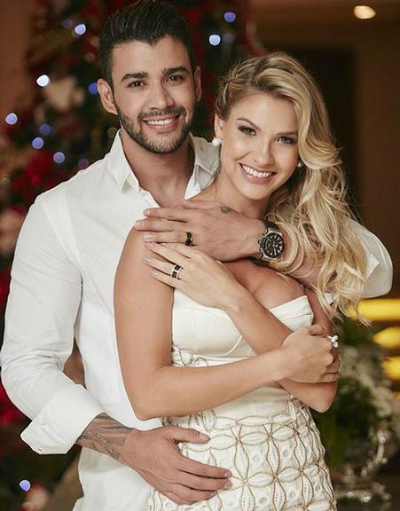 Gusttavo Lima se declara à Andressa Suíta em aniversário