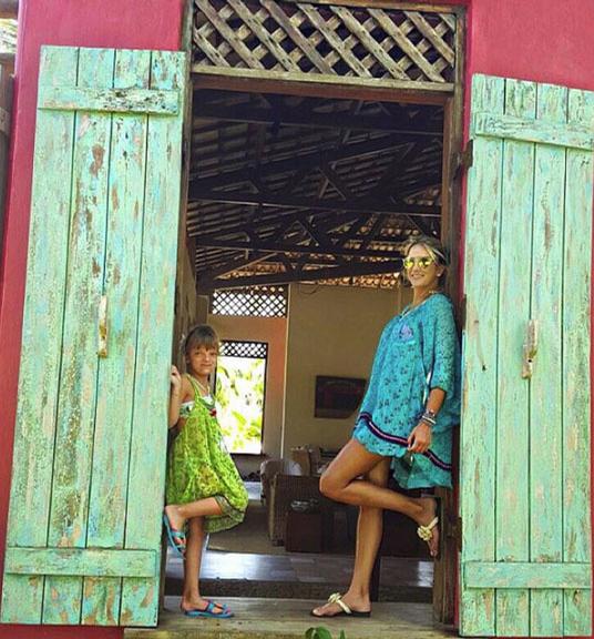 Ticiane Pinheiro curte férias ao lado da filha, Rafaella