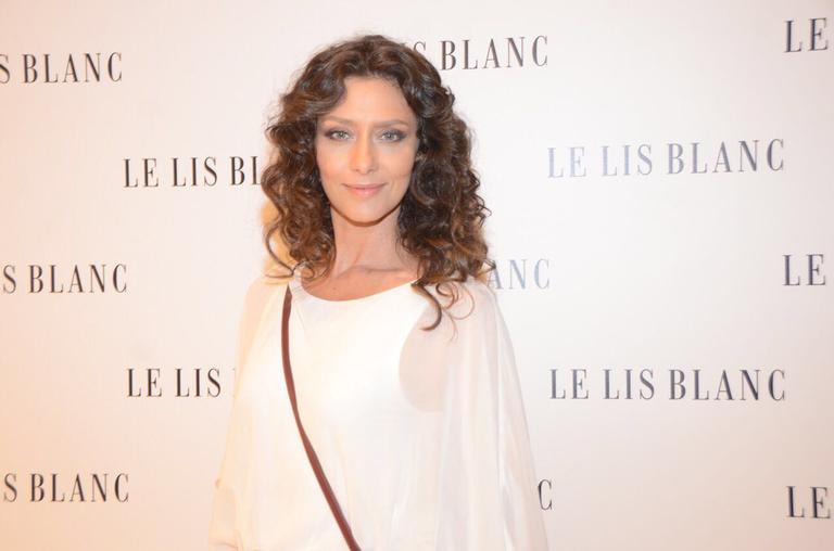 Maria Fernanda Cândido conta qual é o seu ritual de beleza antes do banho