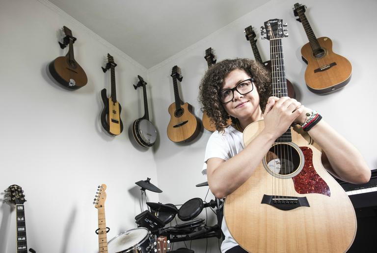 Conheça o trabalho musical de Roberta Campos