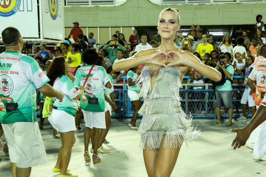 Renata Kuerten se prepara para a primeira vez na avenida
