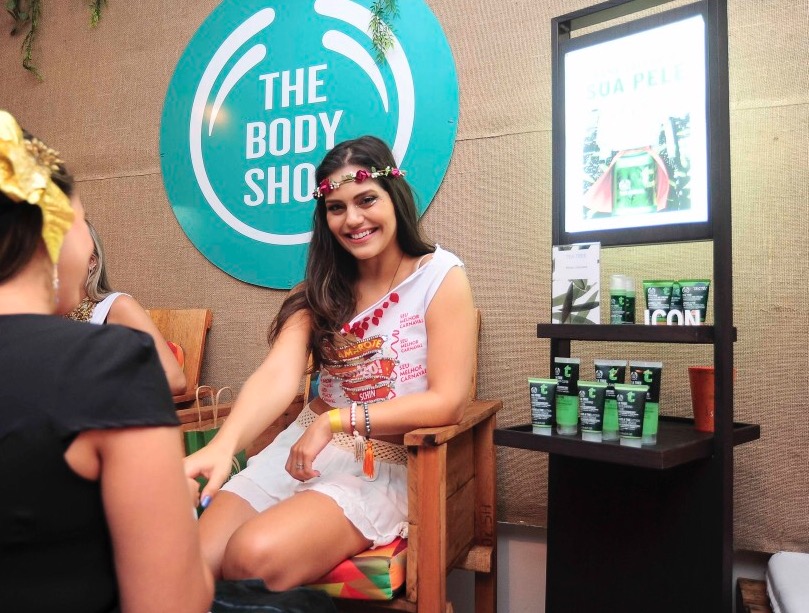 Jessika Alves recarrega energia com massagem