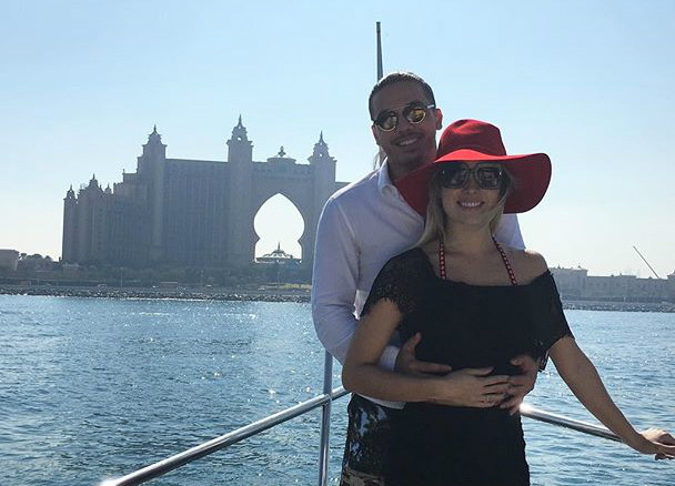 Wesley Safadão curte férias em Dubai com a mulher