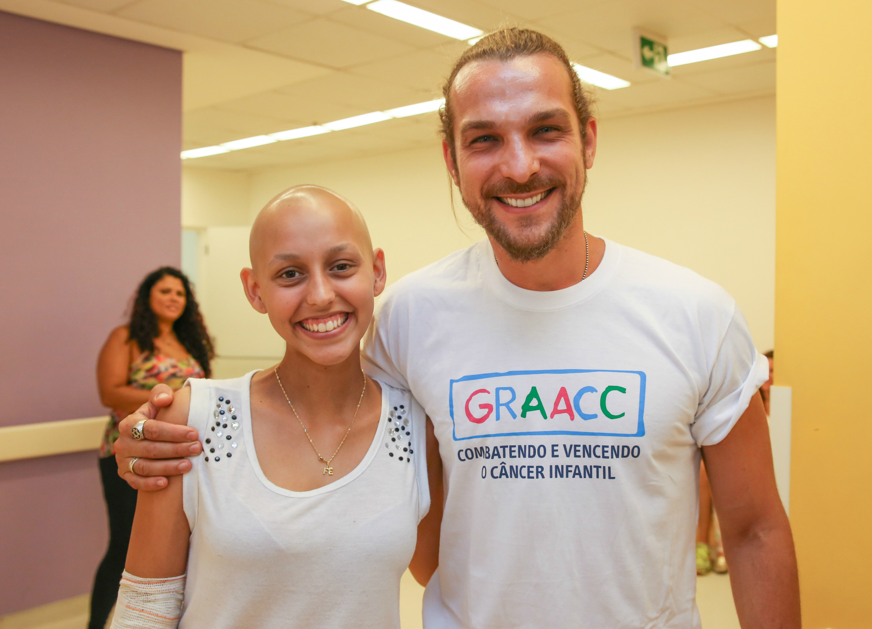 Igor Rickli se diverte durante visita ao GRAACC