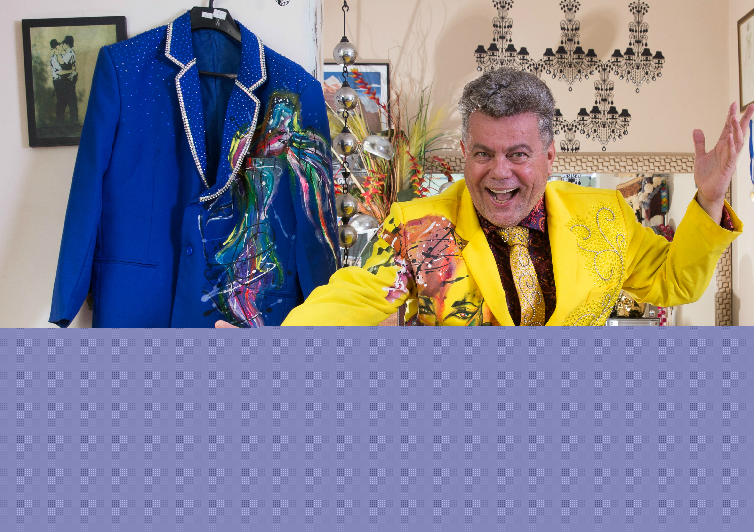 Milton Cunha, comentarista de Carnaval da Globo, mostra sua coleção de ternos