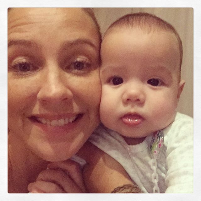 Luana Piovani posa juntinho da filha, Liz