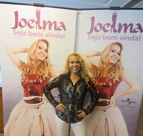 Joelma assina contrato de primeiro álbum solo