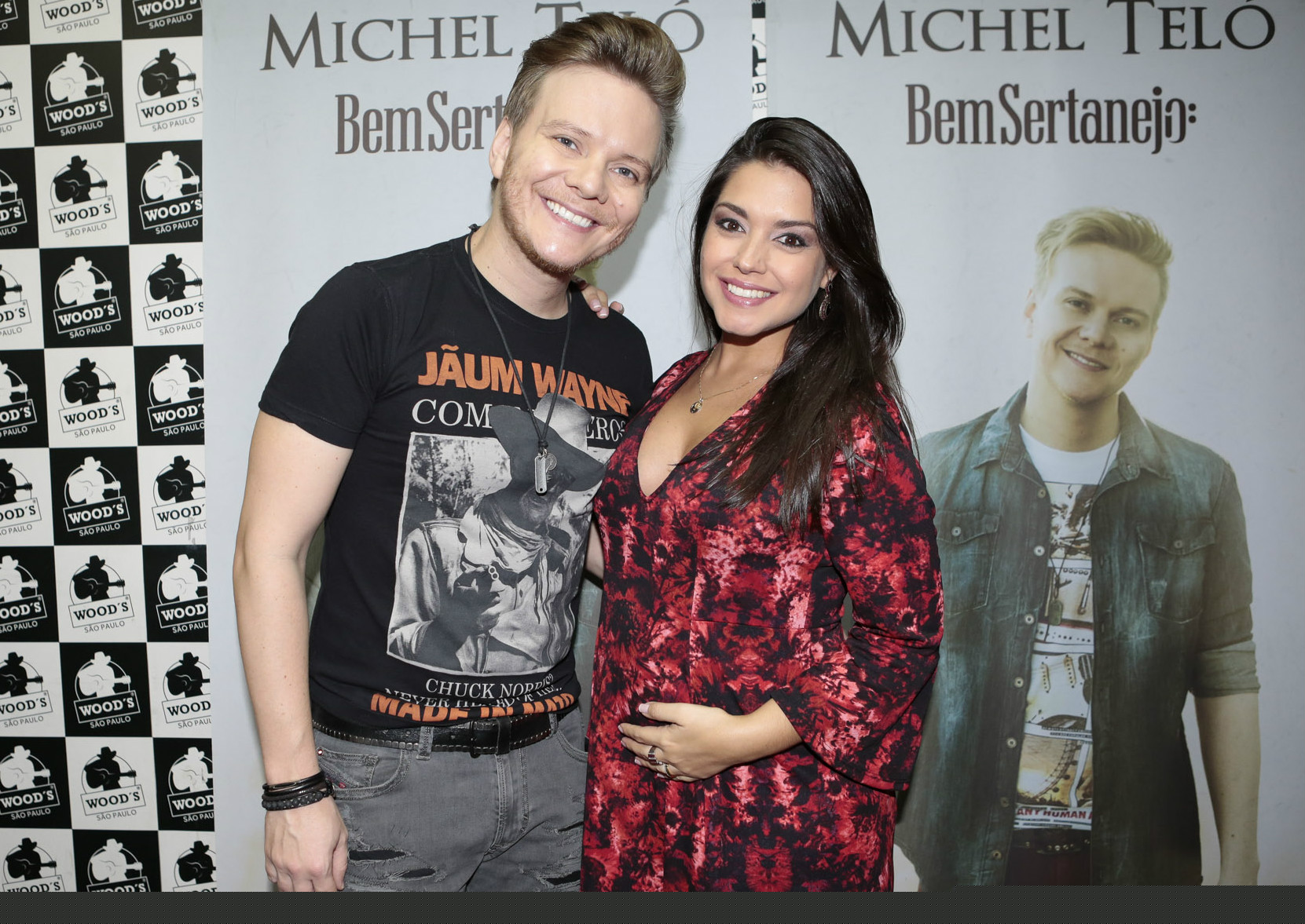 Grávida, Thais Fersoza prestigia Michel Teló em show