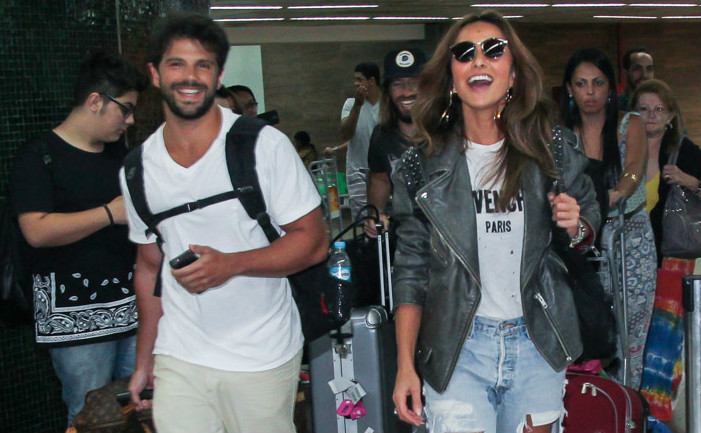 Juntos, Sabrina Sato e Duda Nagle desembarcam em São Paulo