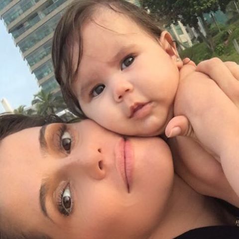 Que fofura! Deborah Secco posa agarradinha à filha, Maria Flor
